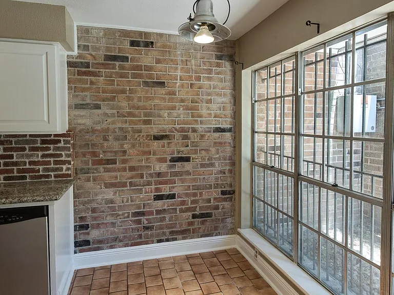 12 Hyde Park Blvd #6 — Photo 10