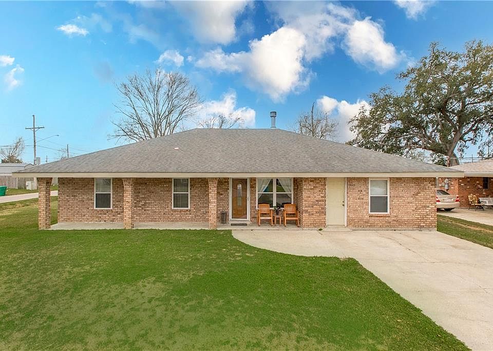 1st image of 226 Davis Dr