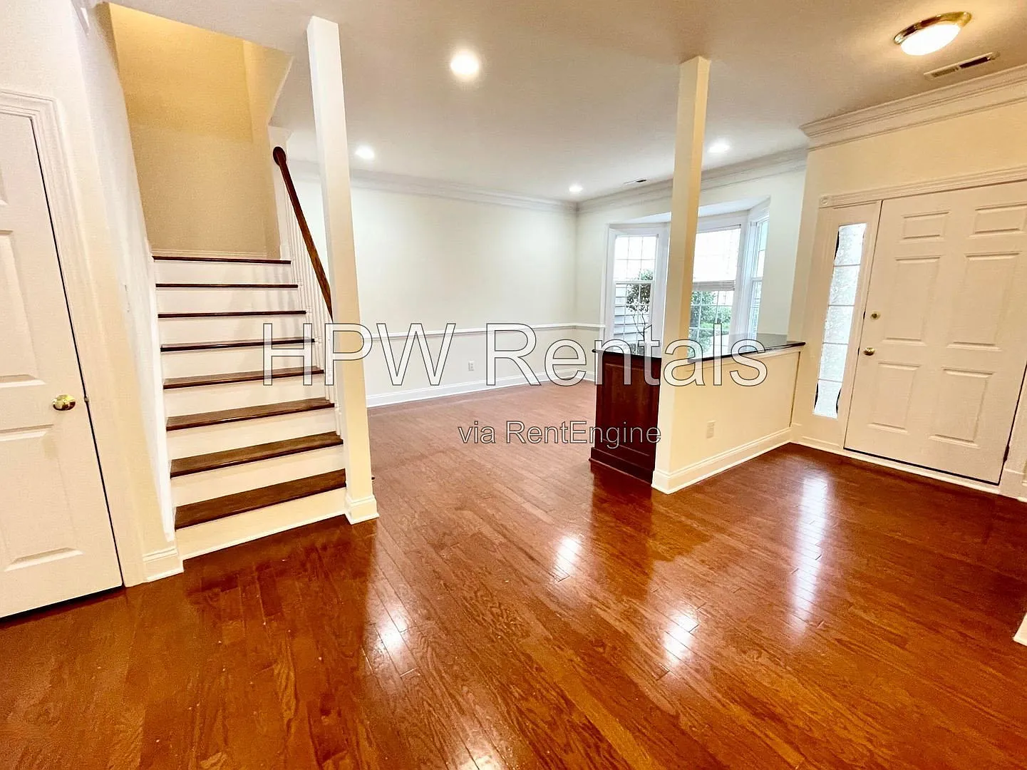 3 bed, 2.5 bath, 2532 sqft, $2,400 — Photo 2