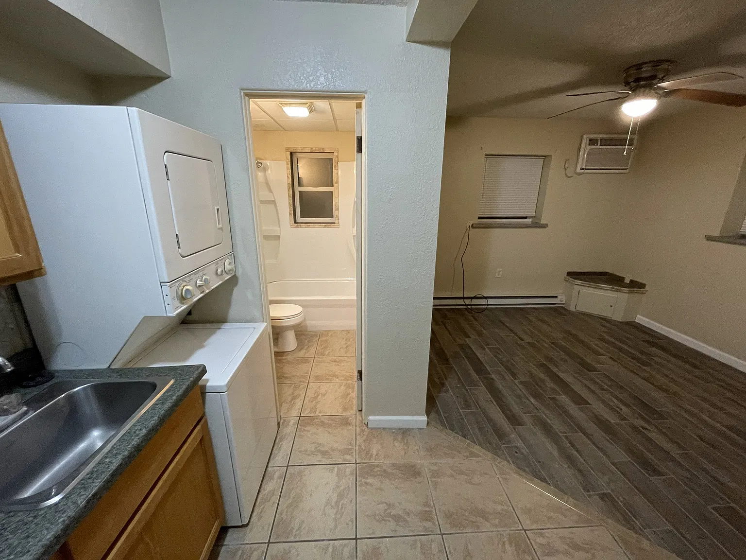 Studio, 300 sqft, $600 — Photo 3