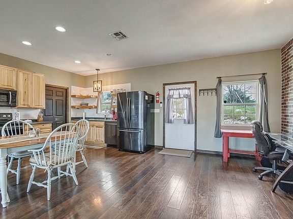 4th image of 113 Sagebrush Ln