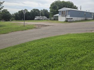401 S Orient St #6, Cordell, OK 73632