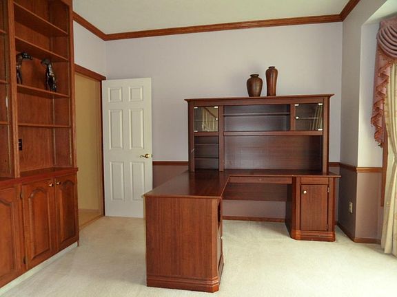5th image of 20640 Carlton Ct