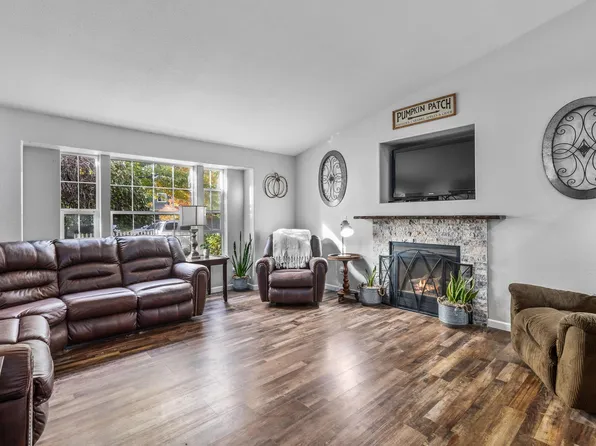 2049 NW Ivy Pl, Redmond, OR 97756