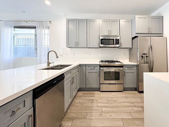 5th image of 6001 Carlton Way APT 101