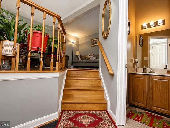 5th image of 300 Barksdale Pl