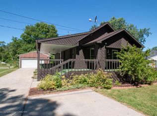 2725 Gilbert Rd, Lansing, MI 48911