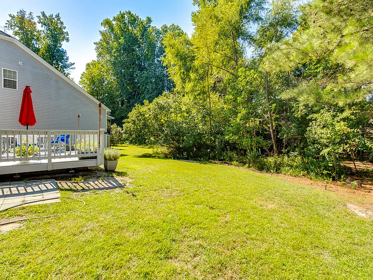 Plenty greenspace in the private backyard