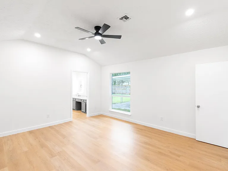 15707 Amapola Dr — Photo 27