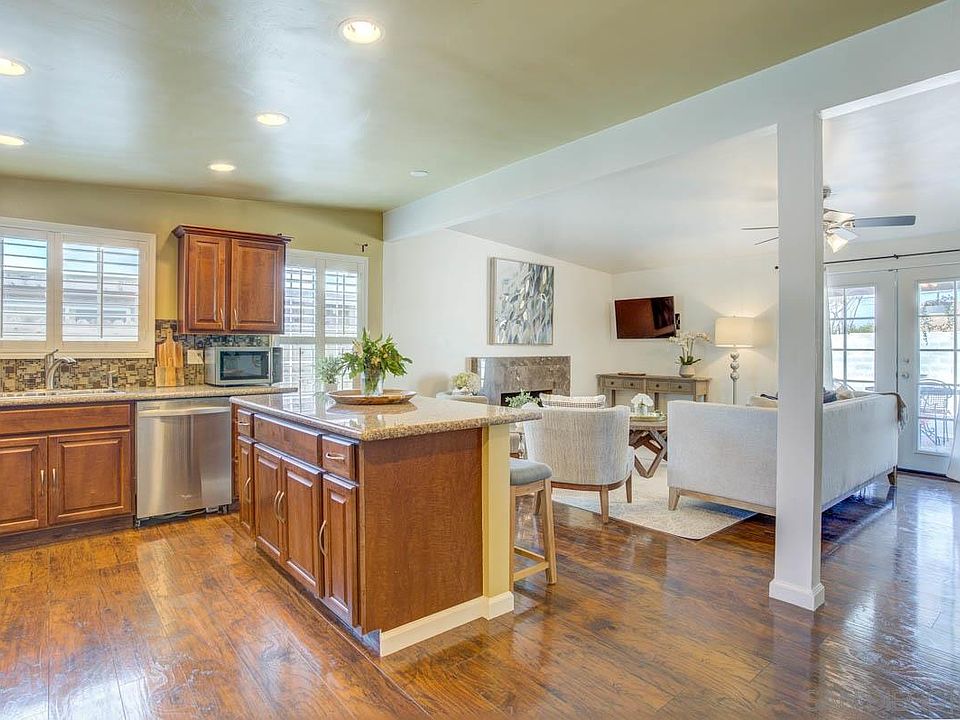 1st image of 544 Doolittle Ave