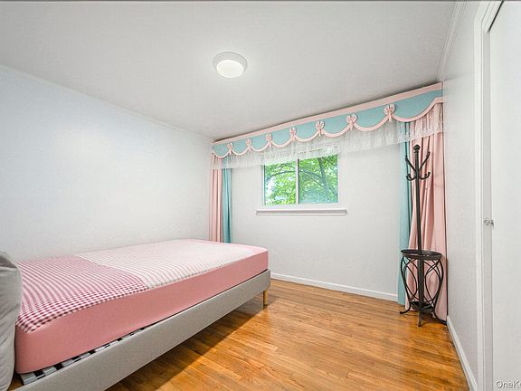 4th image of 105 Seaman Road