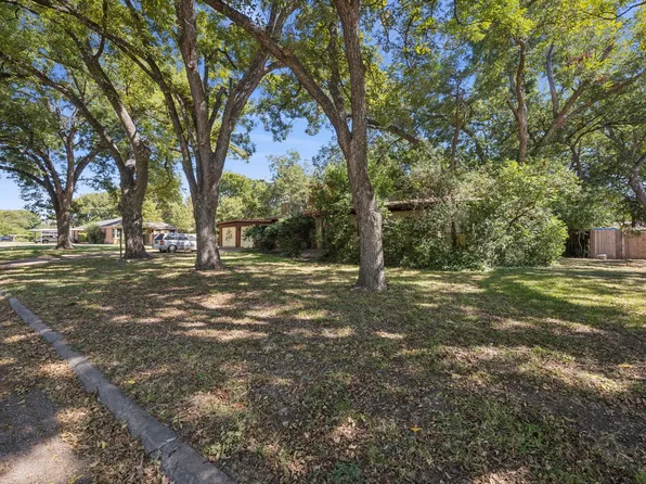 2856 Mimosa Park Dr, Richland Hills, TX 76118