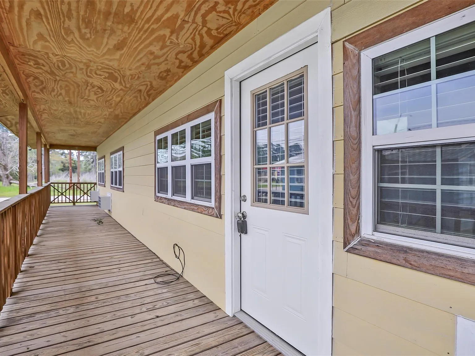 2 bed, 1.0 bath, $1,350 — Photo 2