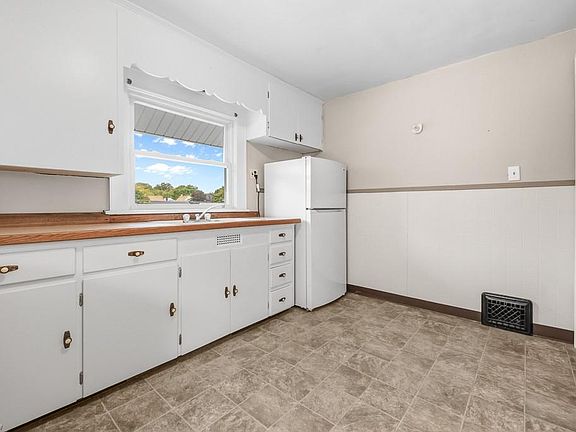 4th image of 2408 S Linden Ave #2