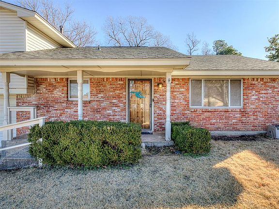 3rd image of 904 Oak Park Dr
