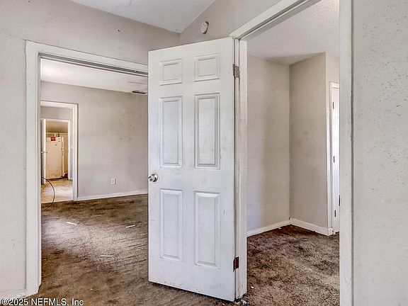 4th image of 916 W 28TH Street