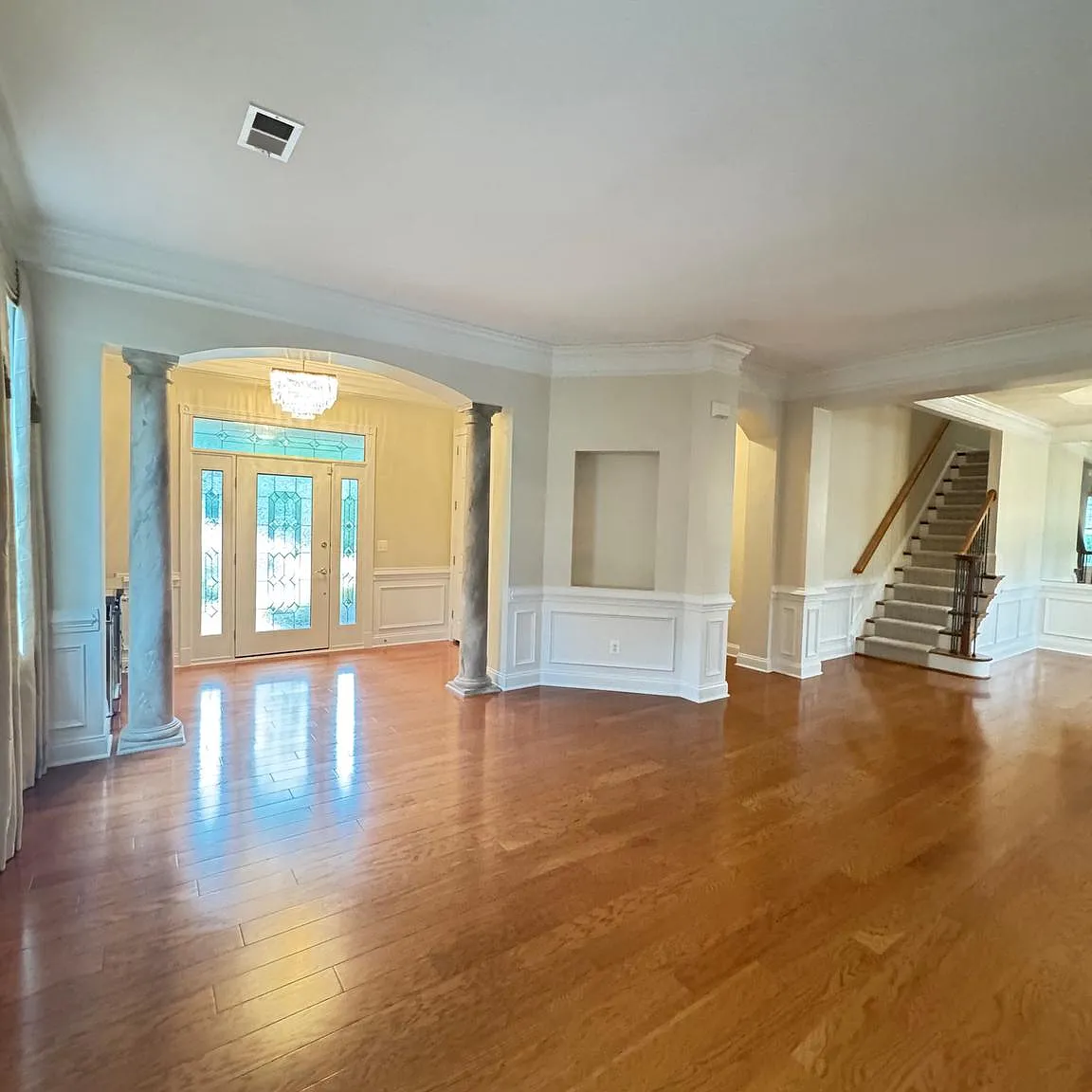 4 bed, 3428 sqft, $4,200 — Photo 4