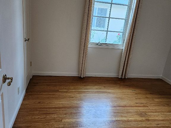 5th image of 1163 Loyola Dr