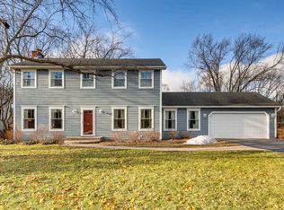 26W234 Tomahawk Dr, Wheaton, IL 60189