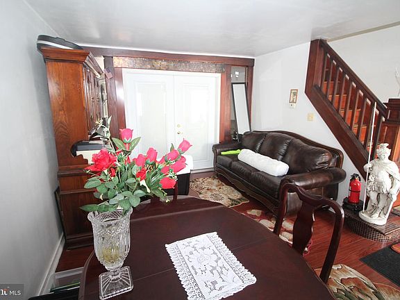 3rd image of 625 Lamberton St