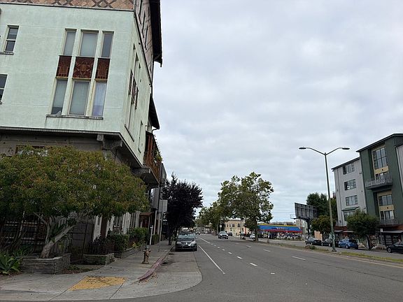 4th image of 850 W Grand Ave APT 7