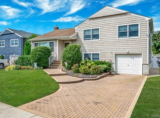 552 Benton Rd, East Meadow, NY 11554