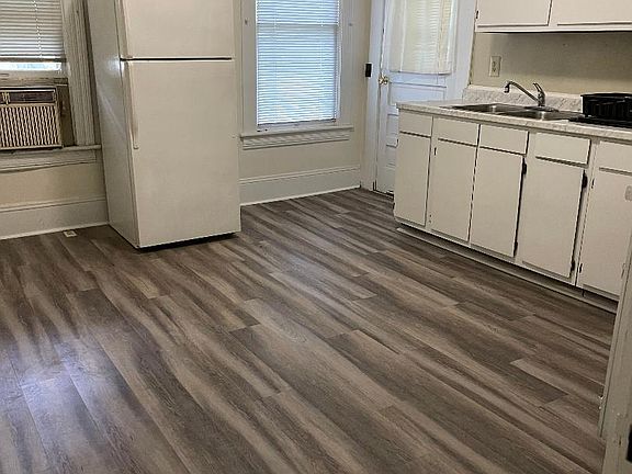 4th image of 660 Chestnut St