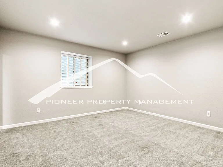 16876 W 85th Ln — Photo 6