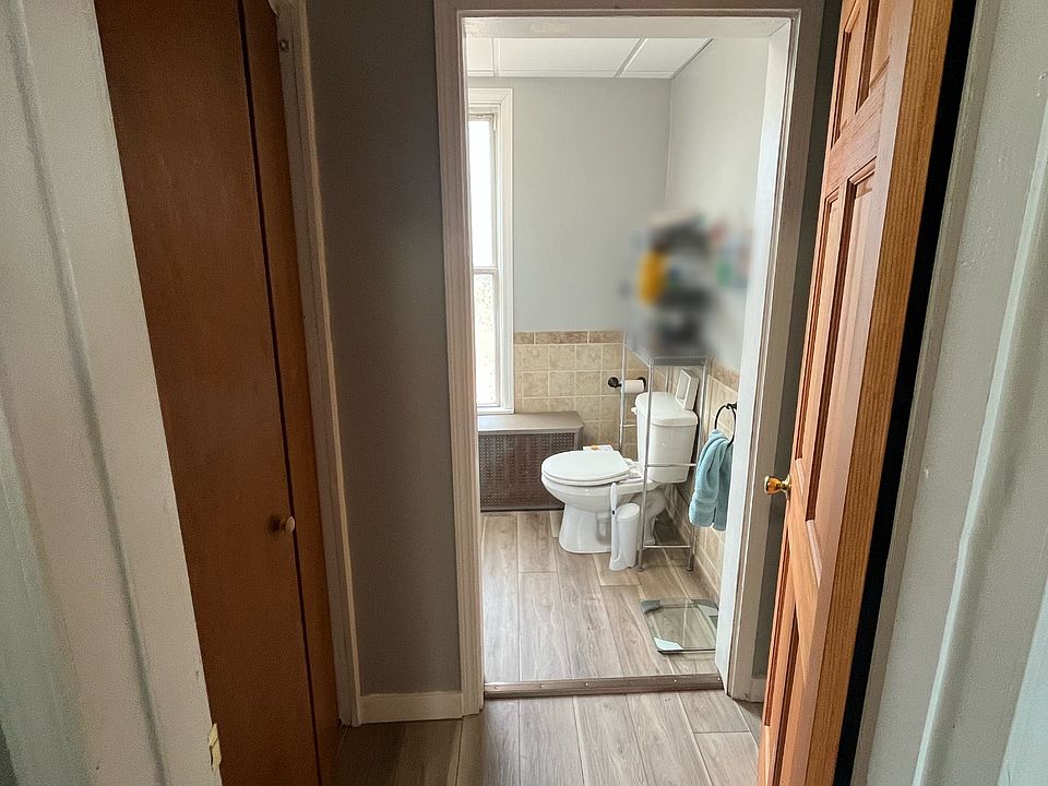 upstairs apt bathroom closet