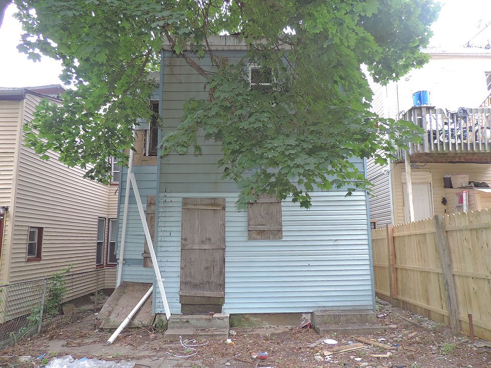 2nd image of 82 Keen St