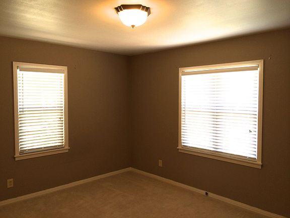3rd image of 2817 Ross St