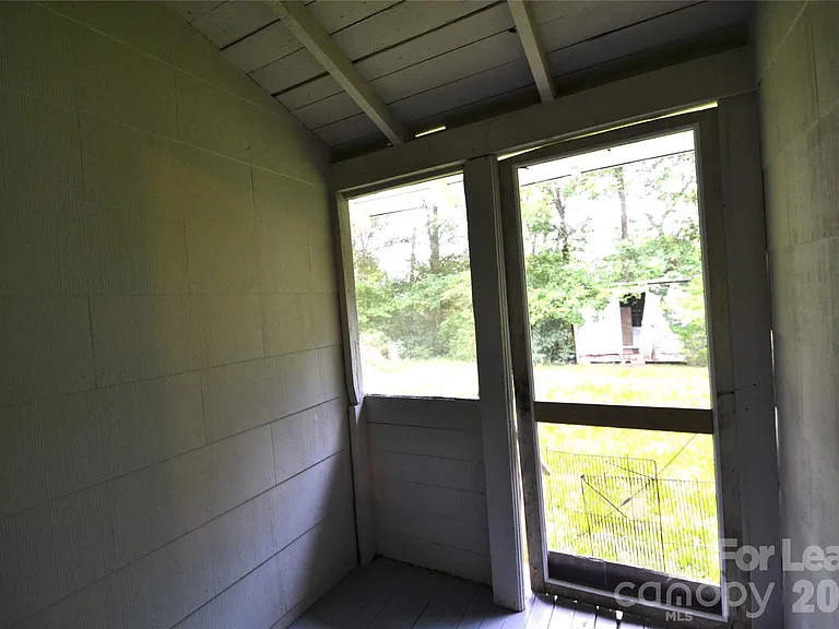 1208 Grace Ave — Photo 20
