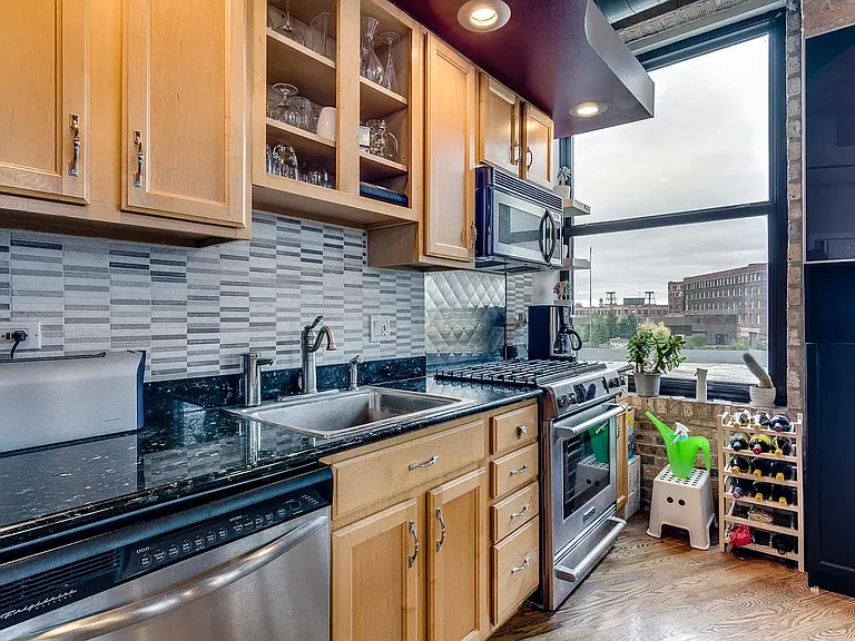2310 S Canal St #301 — Photo 9