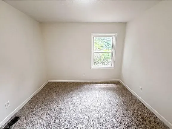 2404 Rowe St — Photo 4