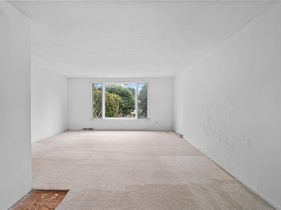 16th image of 123 Lincoln St