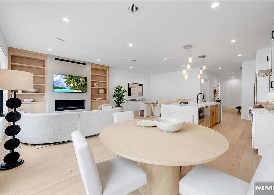 1st image of 20 Feldman Court