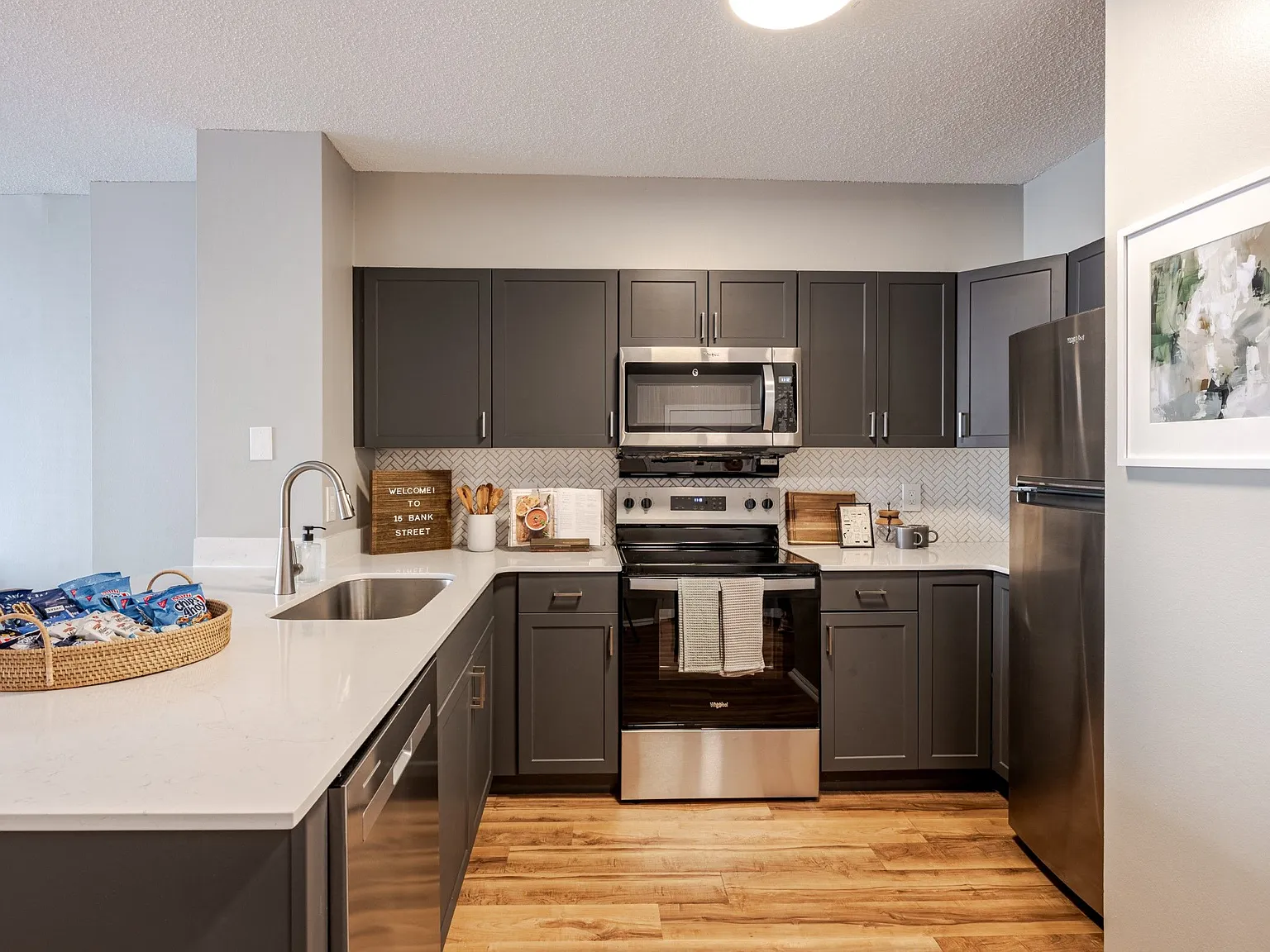 15 Bank Apartments — Photo 1