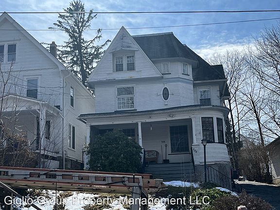 2nd image of 940 Woodlawn St Floor 1