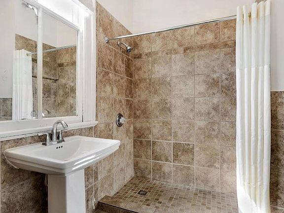 3rd image of 1029 N Rampart St