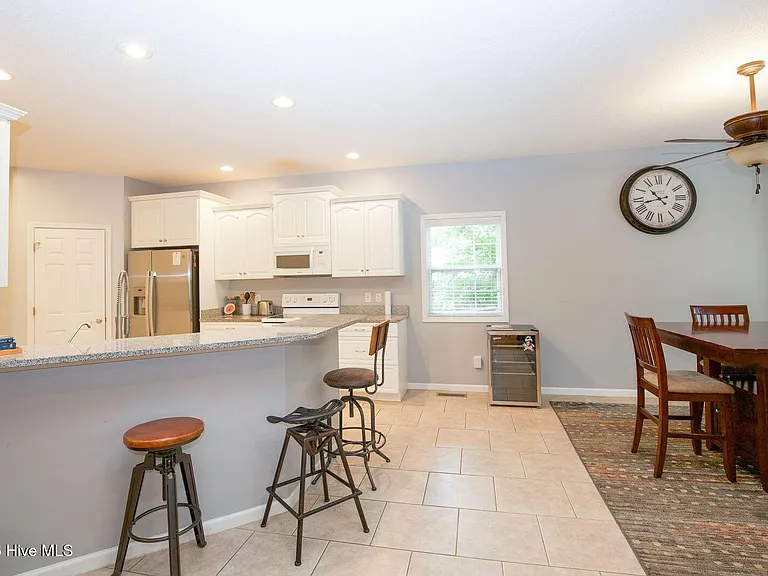 13 Barkley Ln — Photo 8