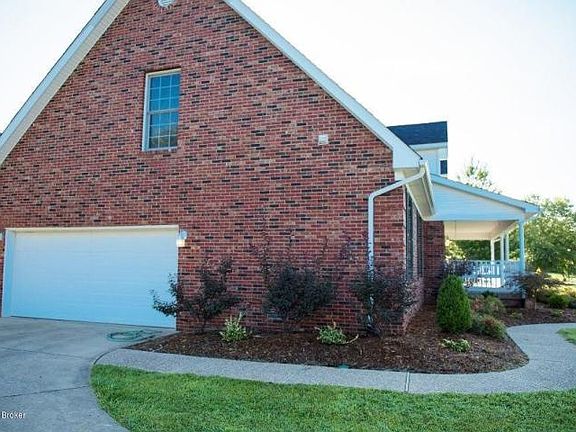 2nd image of 306 Blackberry Cir