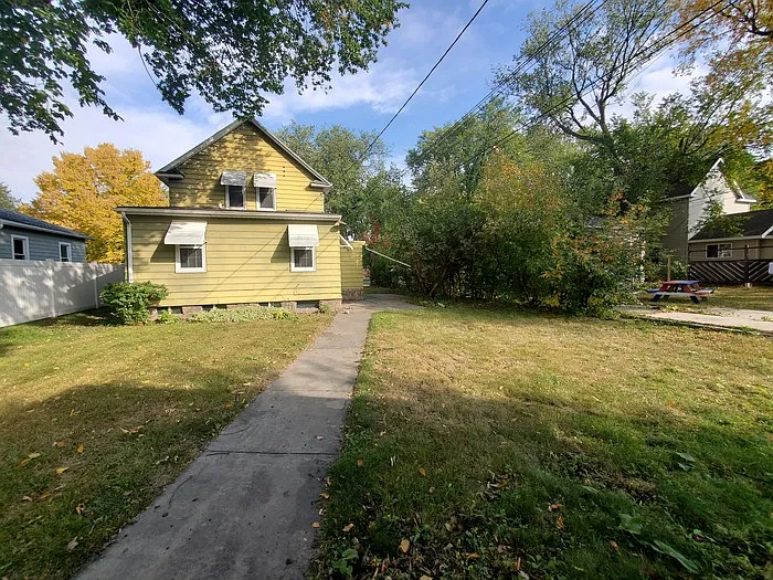 4 bed, 3.0 bath, 2032 sqft, $1,595 — Photo 3
