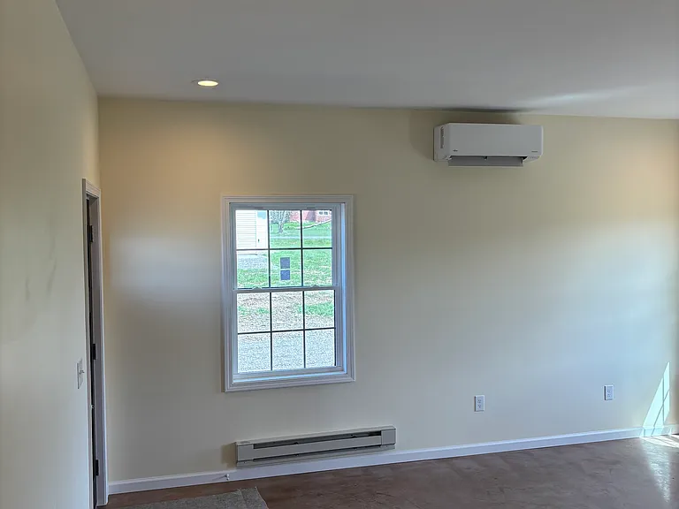 211 E Enfield Center Rd — Photo 9