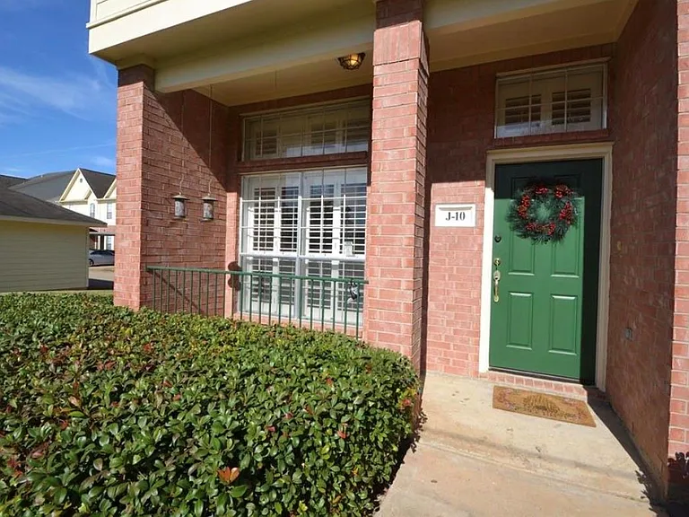 2710 Grants Lake Blvd #J10 — Photo 2
