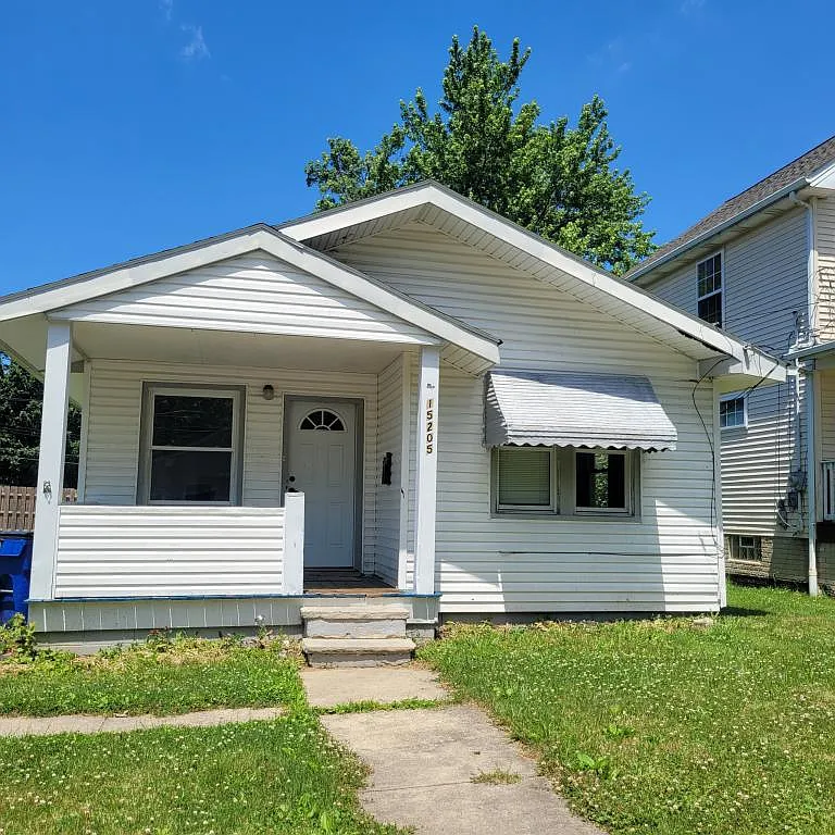 15205 Lincoln Ave — Photo 3