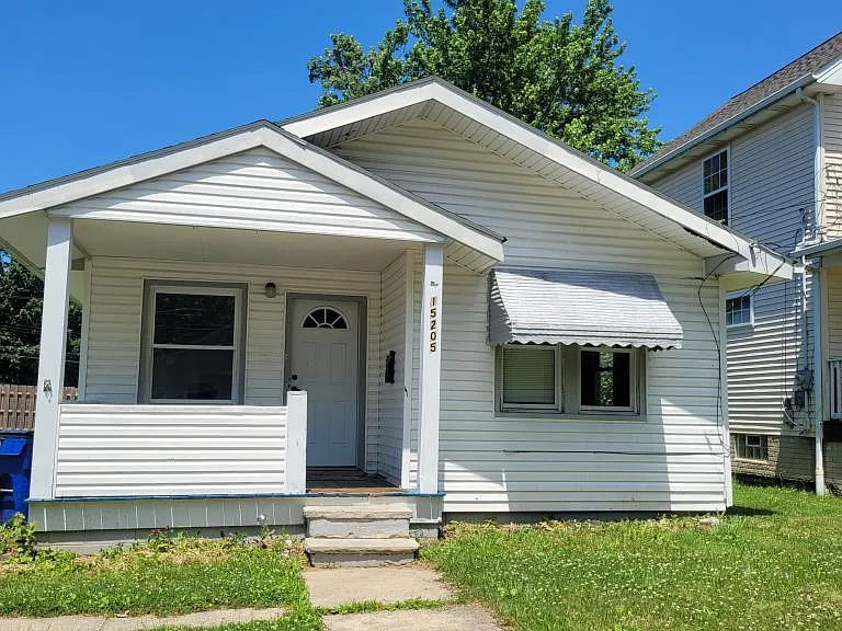 15205 Lincoln Ave — Photo 3