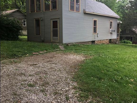 3rd image of 1909 W 48th St