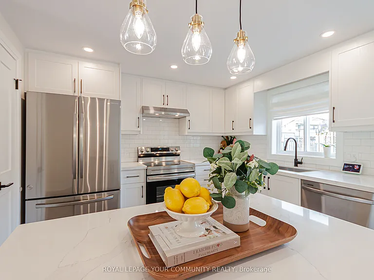 5 Selkirk Cres — Photo 3
