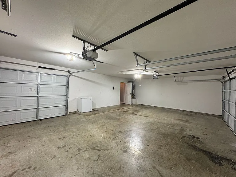 328 N Hampton St — Photo 26