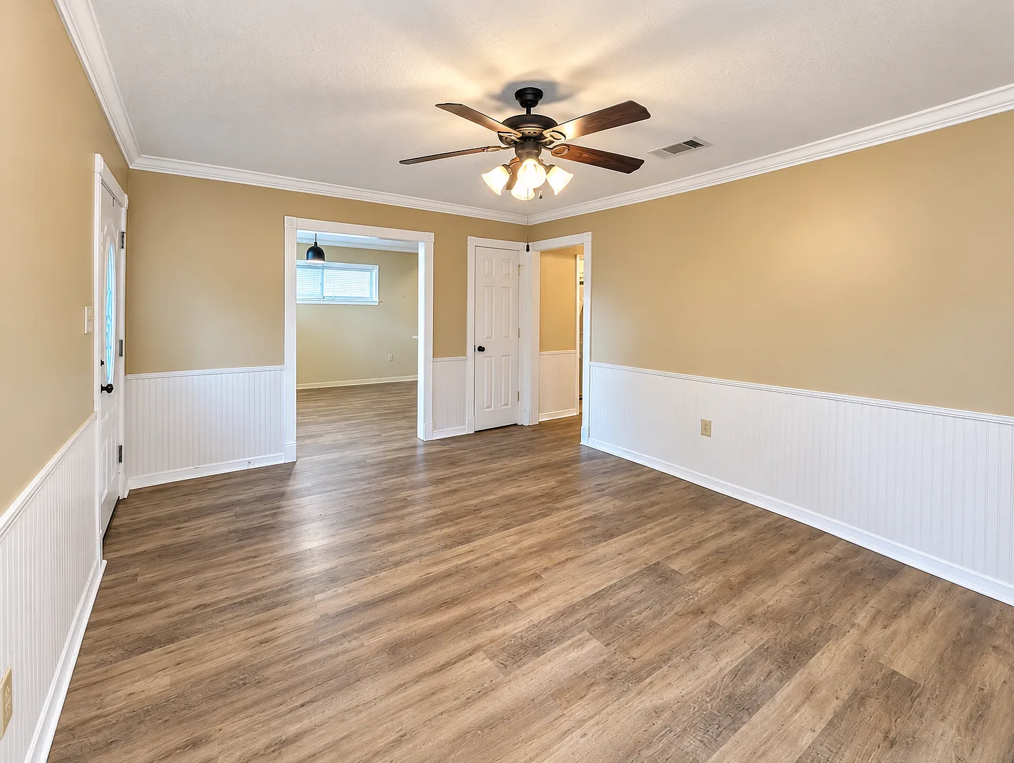 3 bed, 1.5 bath, 1400 sqft, $1,450 — Photo 2